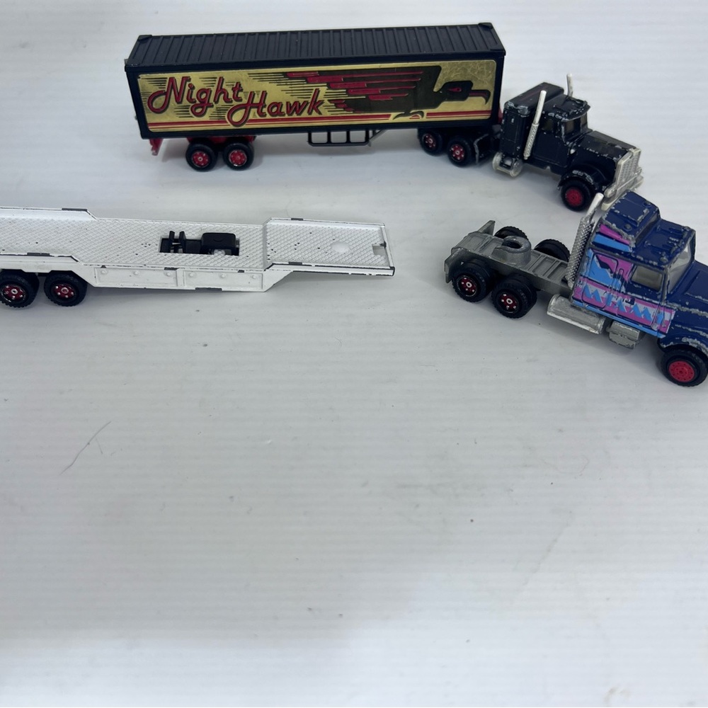 Majorette  Kenworth Night Hawk Semi Truck And Miami Boat Truck And Trailer